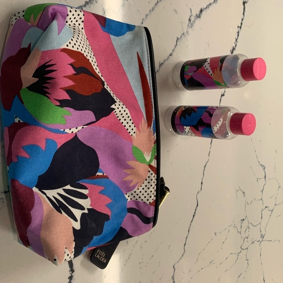 Estée Lauder makeup bag with two empty bottles - Picture 1 of 2